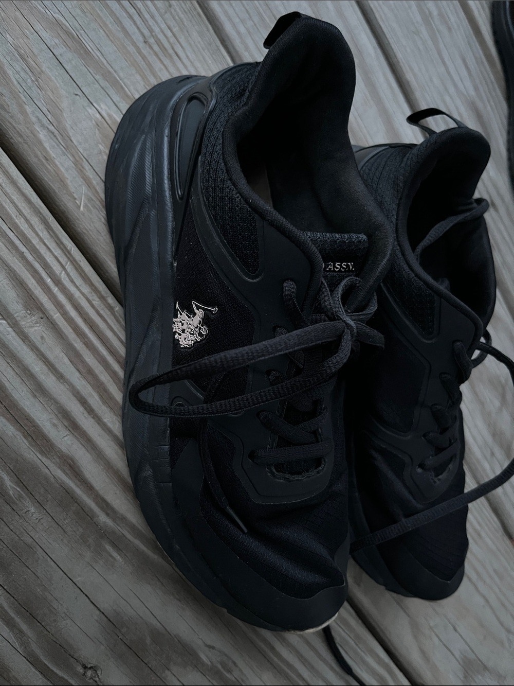 Men's Black Casual Athletic Sneakers with Subtle Logo